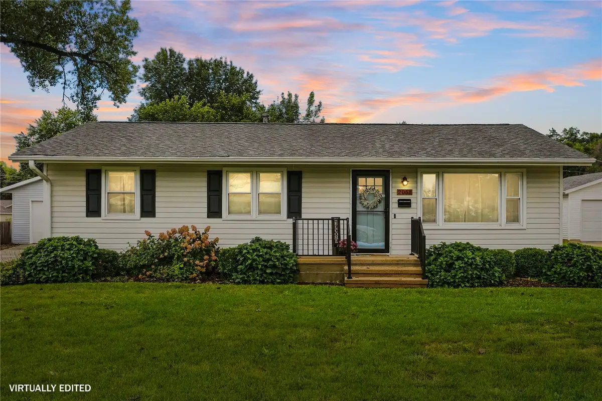 2051 Brookland Drive Ne, Cedar Rapids, IA 52402 - #1