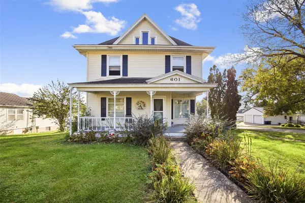 601 E 1st St, Mechanicsville, IA 52306