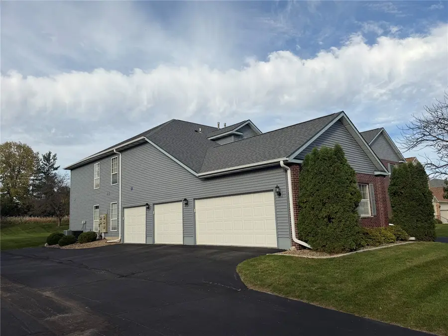 2920 Towne House Drive Ne #B, Cedar Rapids, IA 52402 - #2
