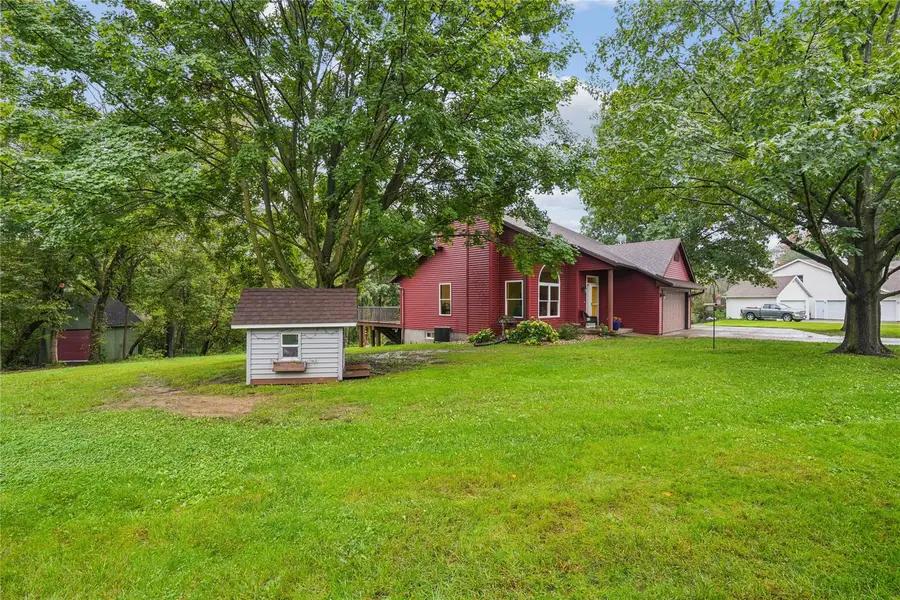 3945 S Spring Street Ne, Solon, IA 52333 - #2