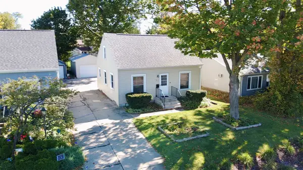 3827 C Avenue Ne, Cedar Rapids, IA 52402