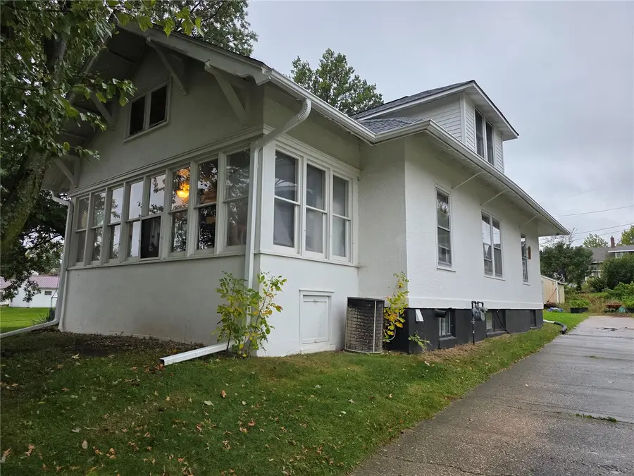 2004 11th Avenue, Belle Plaine, IA 52208 - #3