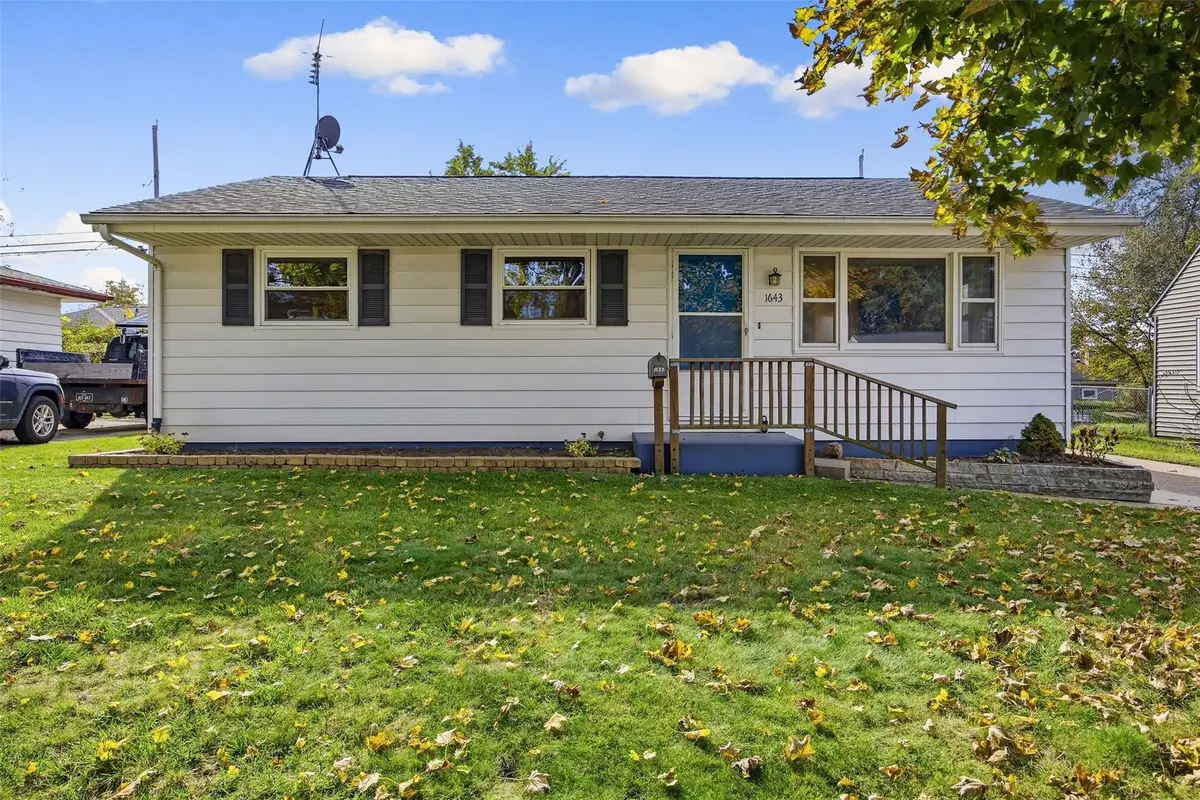 1643 Arizona Avenue Ne, Cedar Rapids, IA 52402 - #1