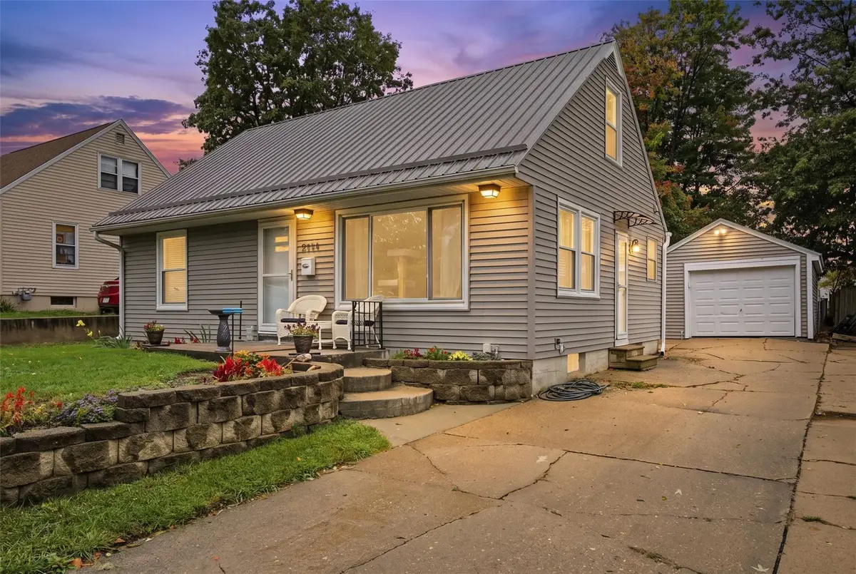 2214 Mallory St Sw, Cedar Rapids, IA 52404 - #1