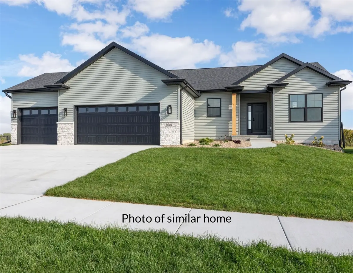 7501 Country Brook Drive Nw, Cedar Rapids, IA 52405 - #1