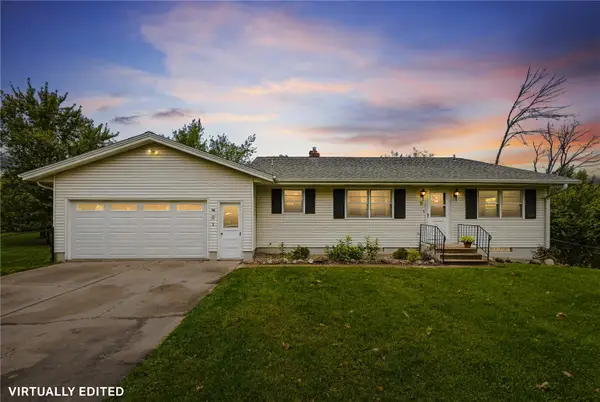 1030 Rolling Glen Drive, Marion, IA 52302