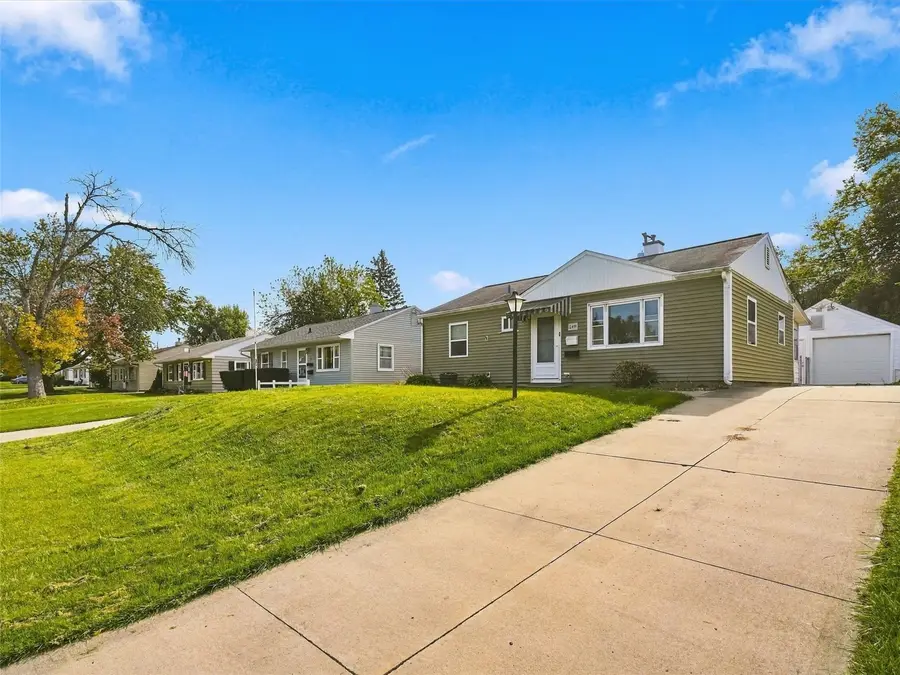 2451 9th Avenue Sw, Cedar Rapids, IA 52404 - #3