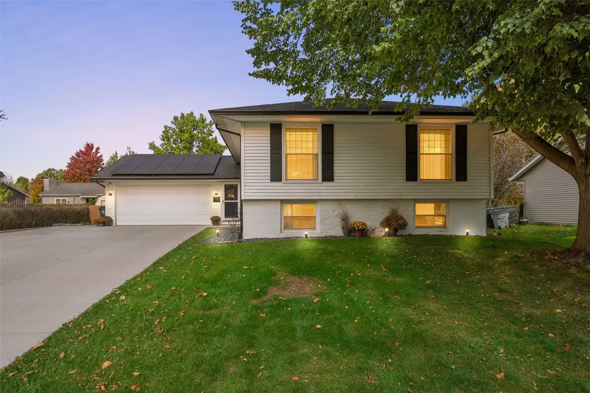 140 Carnaby Dr Ne, Cedar Rapids, IA 52402 - #1