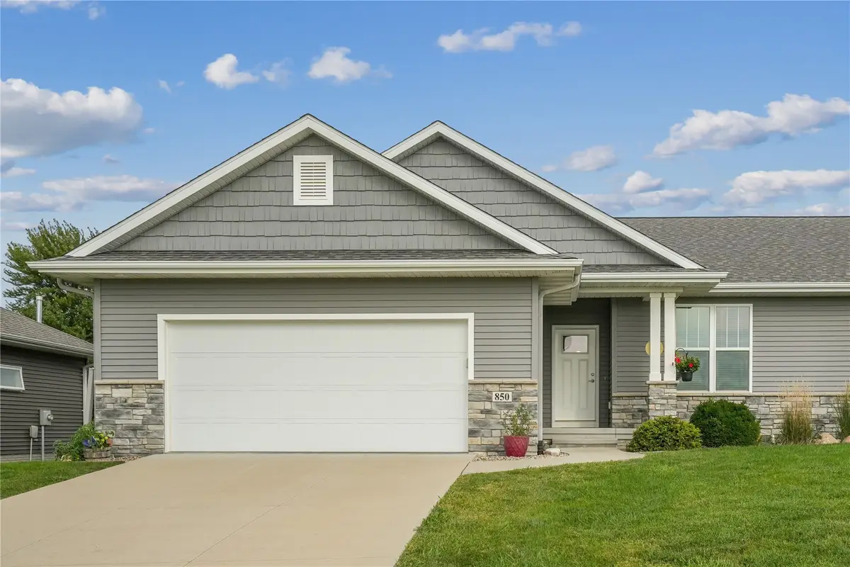 850 Rogers St, Robins, IA 52328 - #1