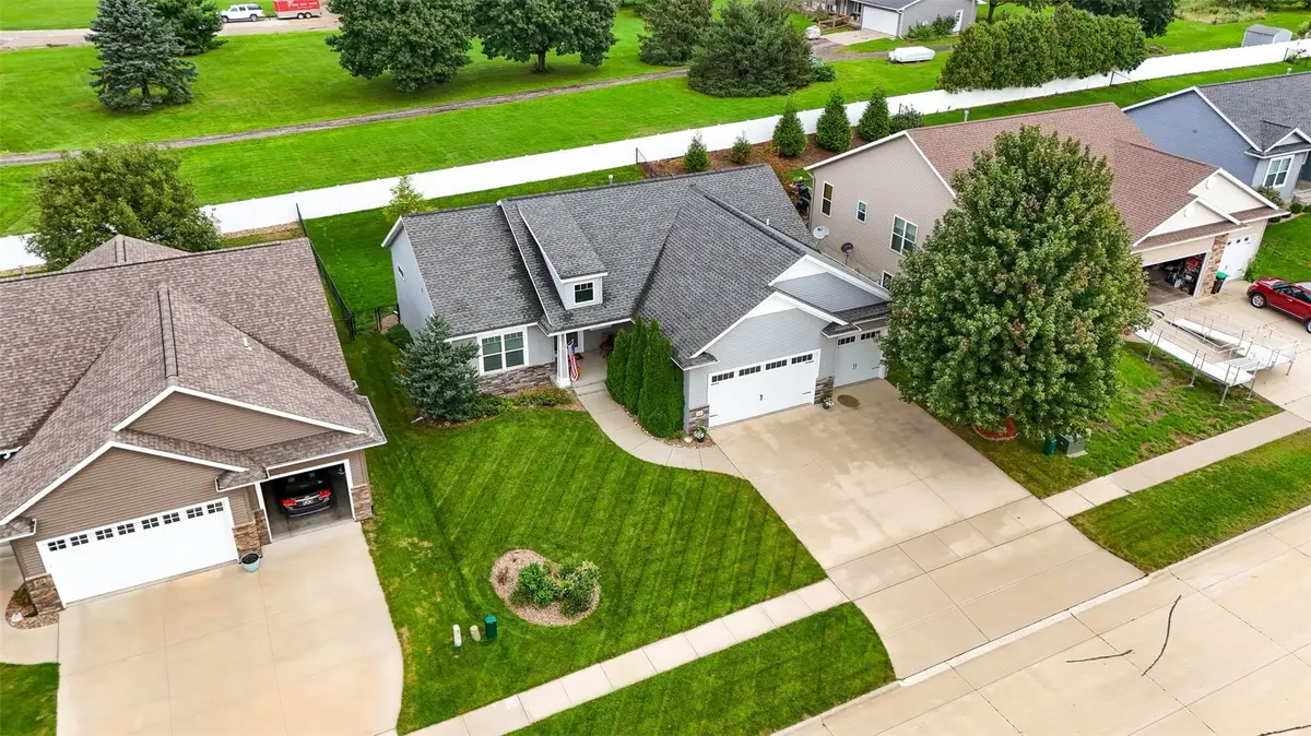 435 Oak Park Circle, Marion, IA 52302 - #1