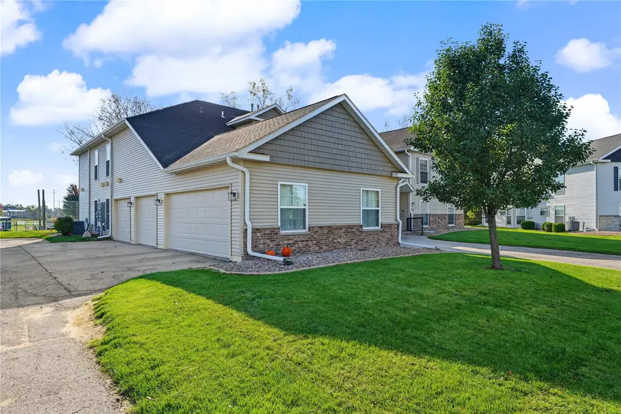 4450 Westchester Dr #B, Cedar Rapids, IA 52402 - #2