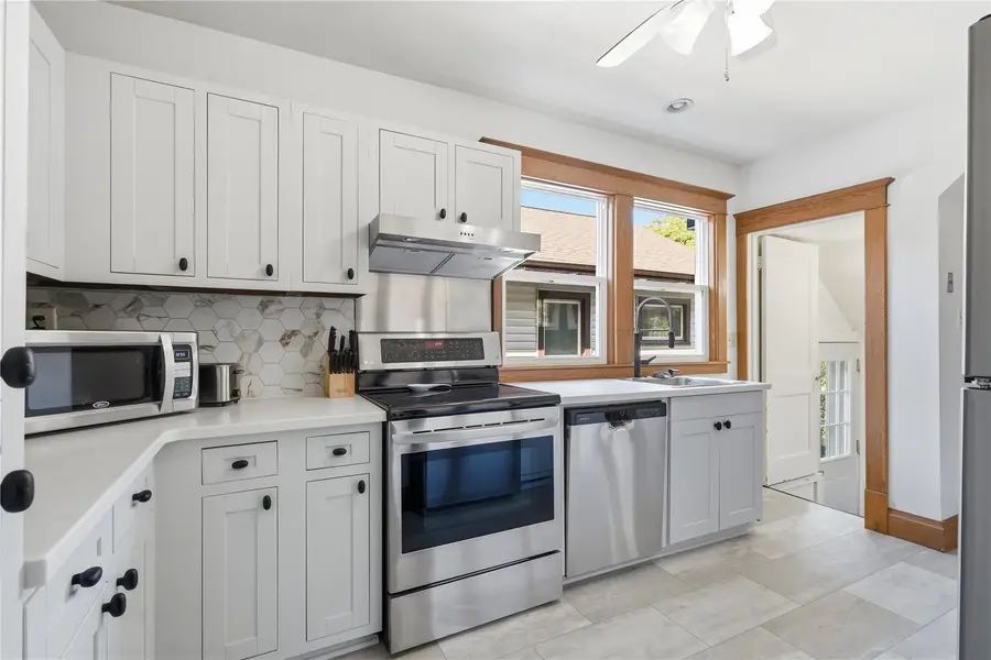 1929 8th Avenue Se, Cedar Rapids, IA 52403 - #2