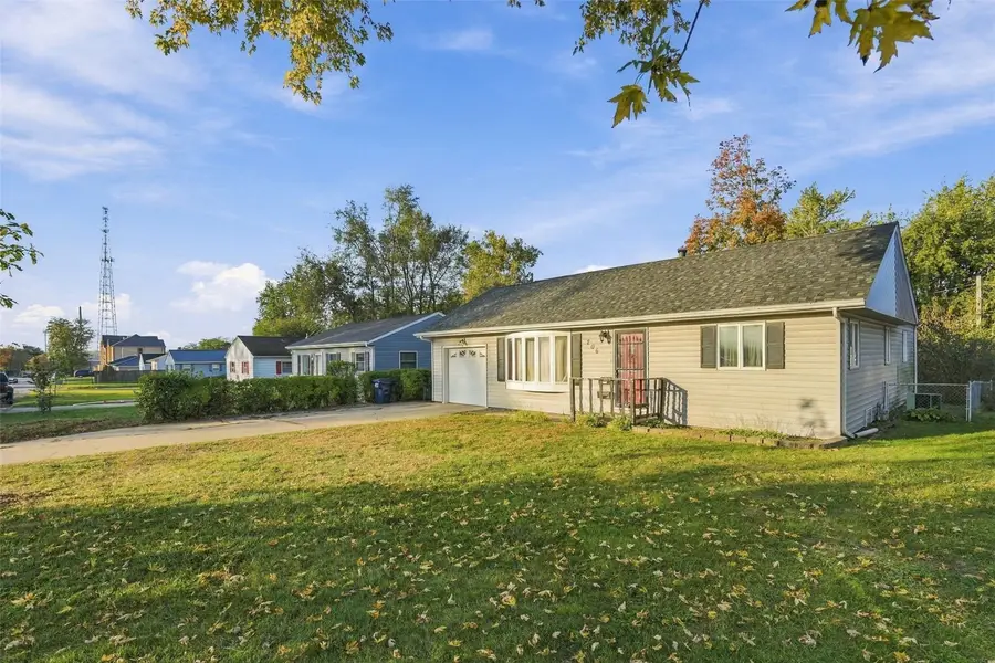 206 2nd Avenue, Hiawatha, IA 52233 - #2