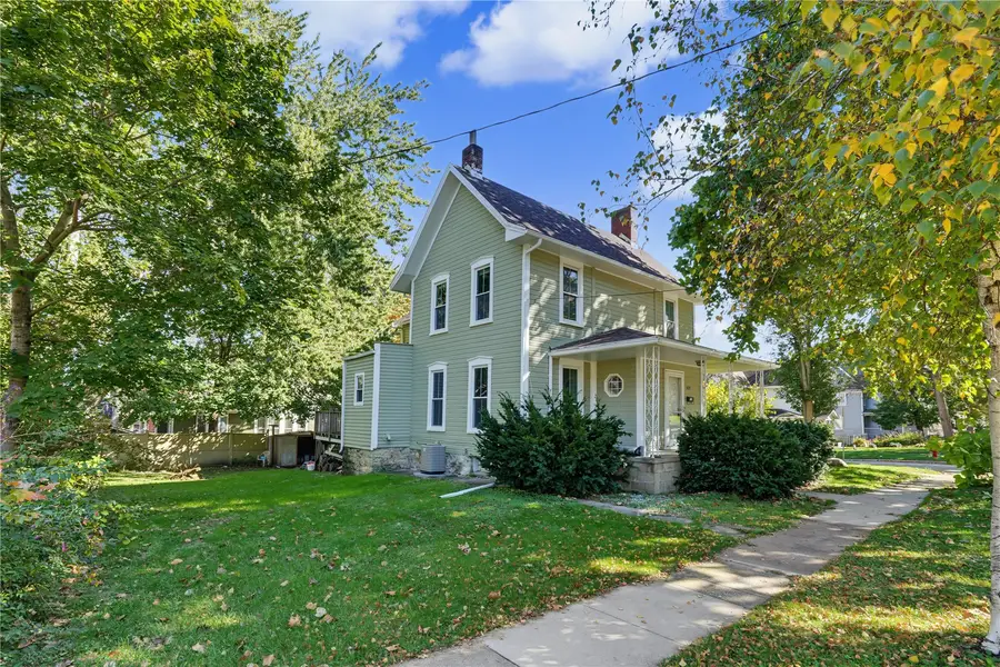 503 2nd St Nw, Mount Vernon, IA 52314 - #2