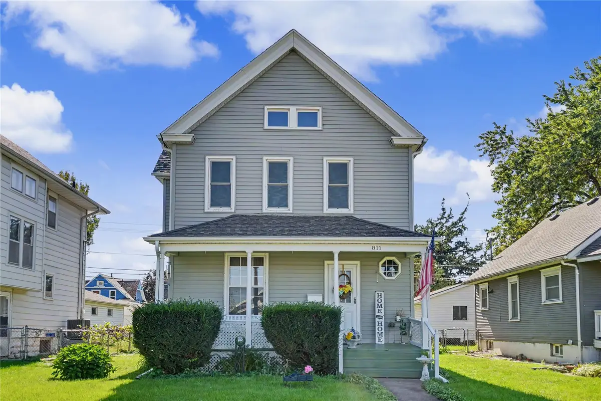 811 F Ave Nw, Cedar Rapids, IA 52405 - #1