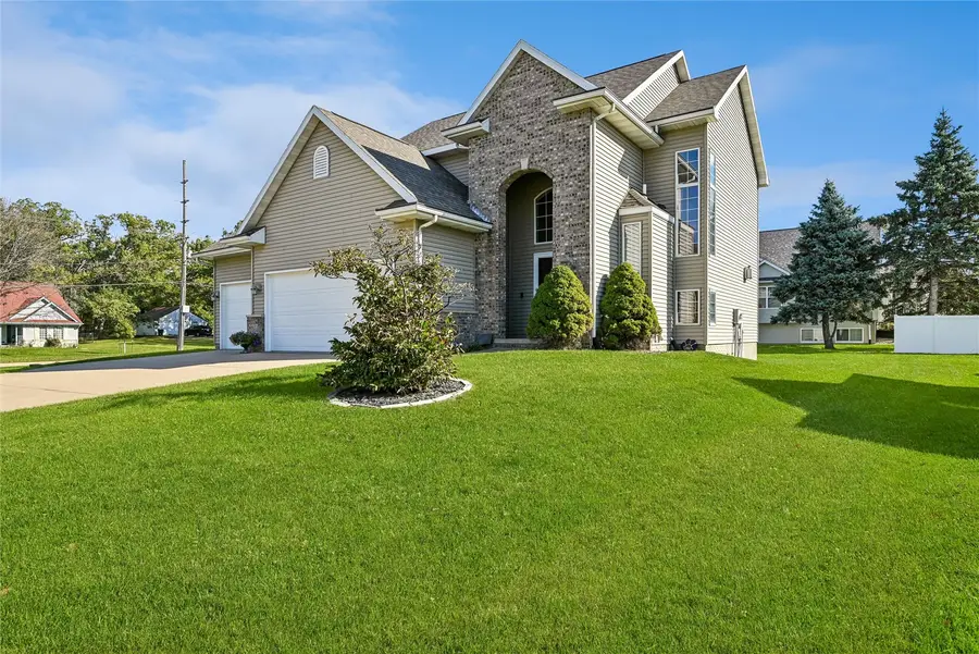4124 Forest View Court Ne, Cedar Rapids, IA 52411 - #2