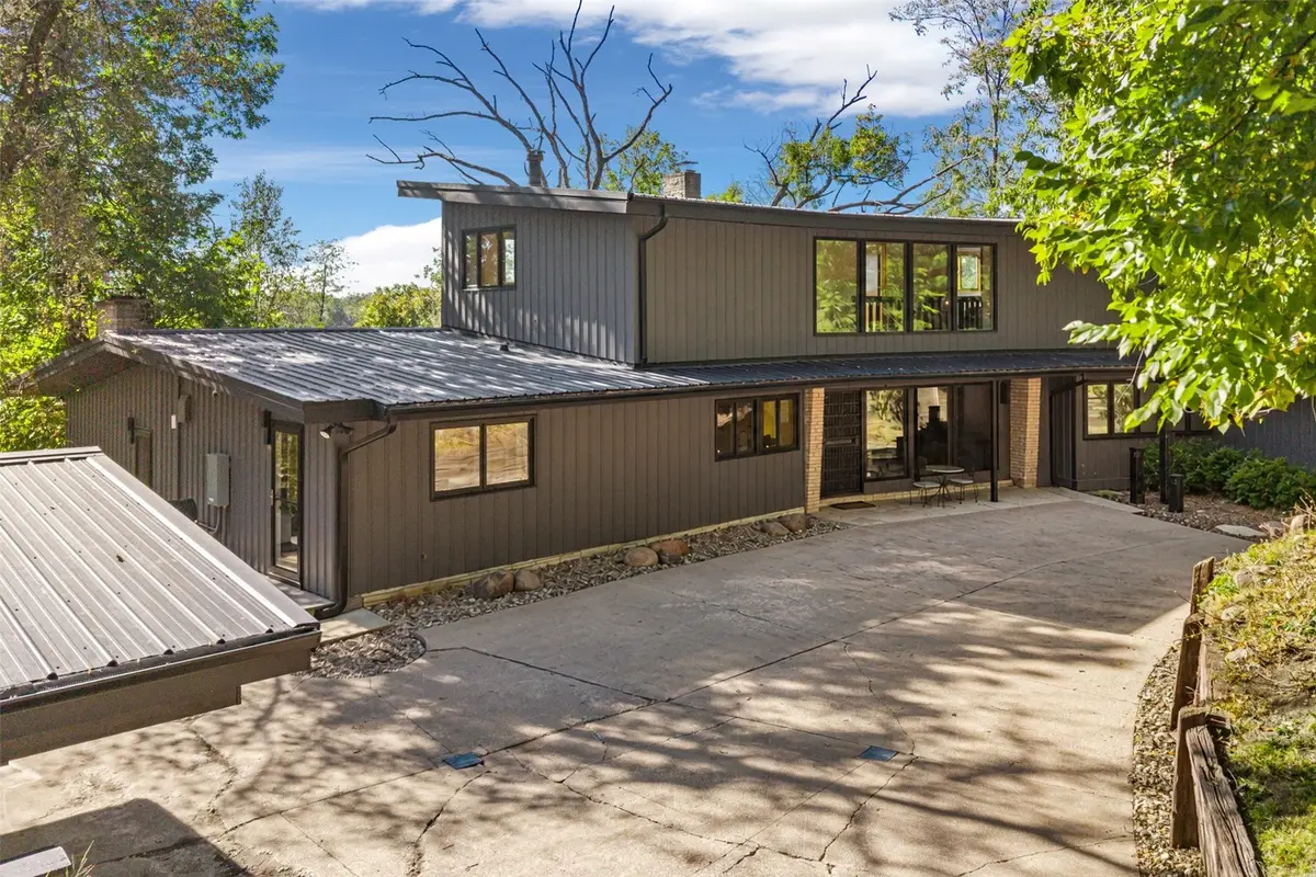 2404 Indian Hill Road Se, Cedar Rapids, IA 52403 - #1