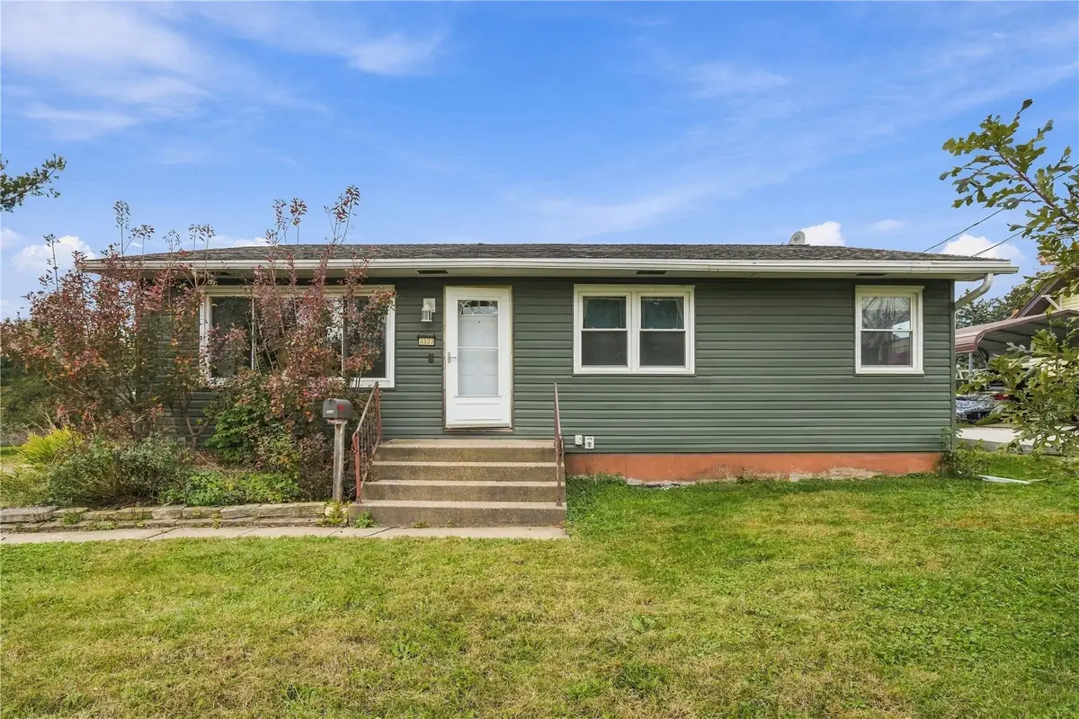 3333 Carlisle Street Ne, Cedar Rapids, IA 52402 - #1