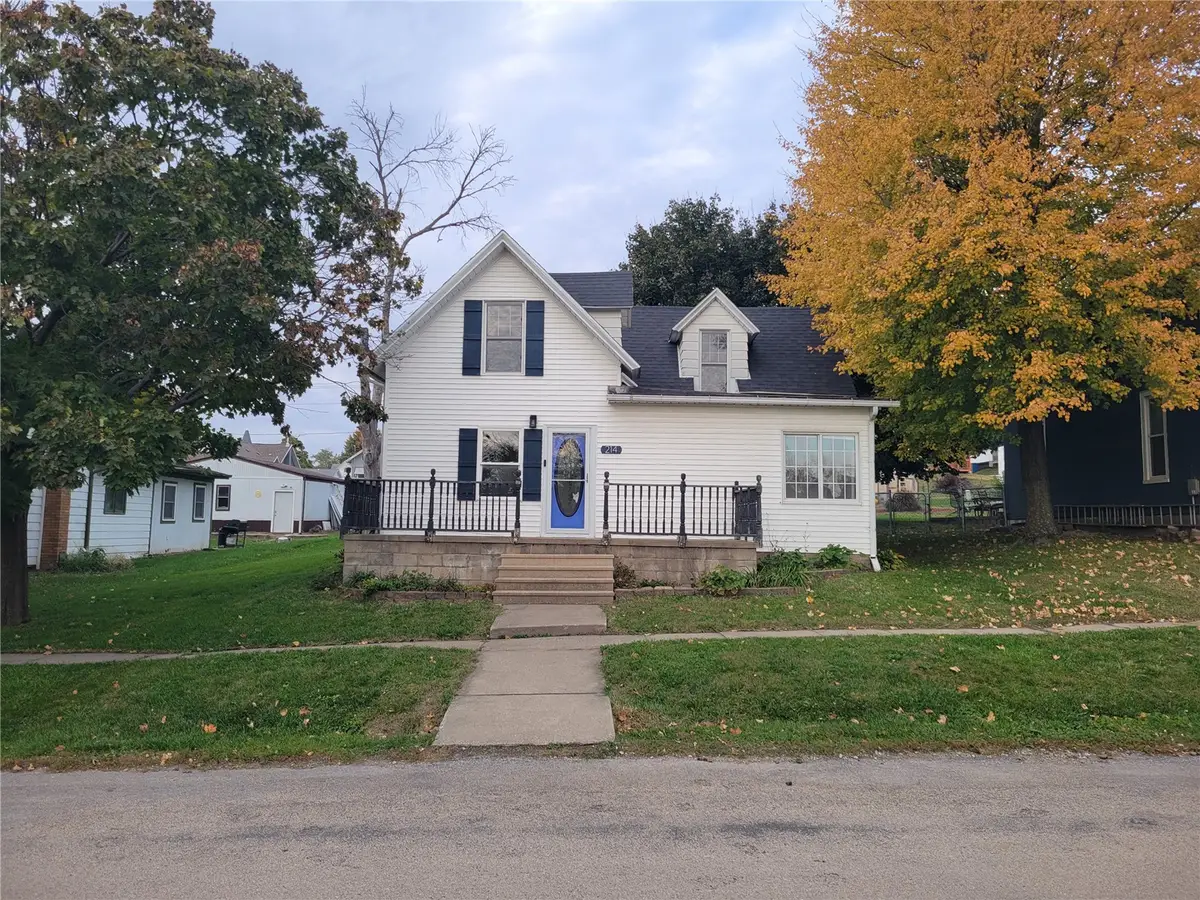 214 Center St Shoal, Oxford, IA 52322 - #1