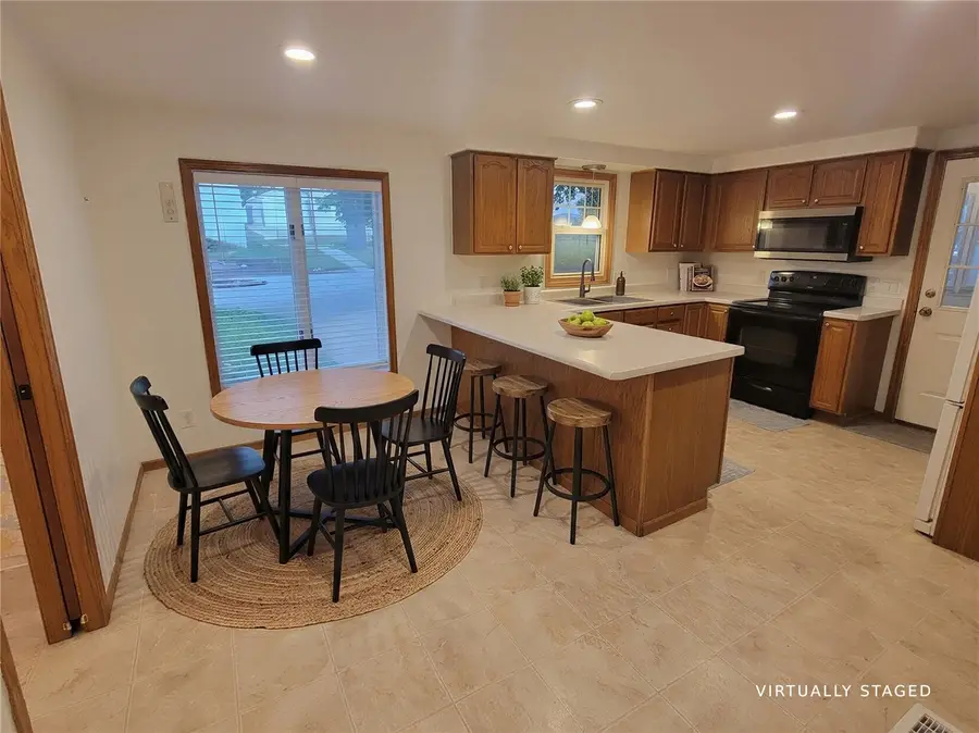 214 Center St Shoal, Oxford, IA 52322 - #3