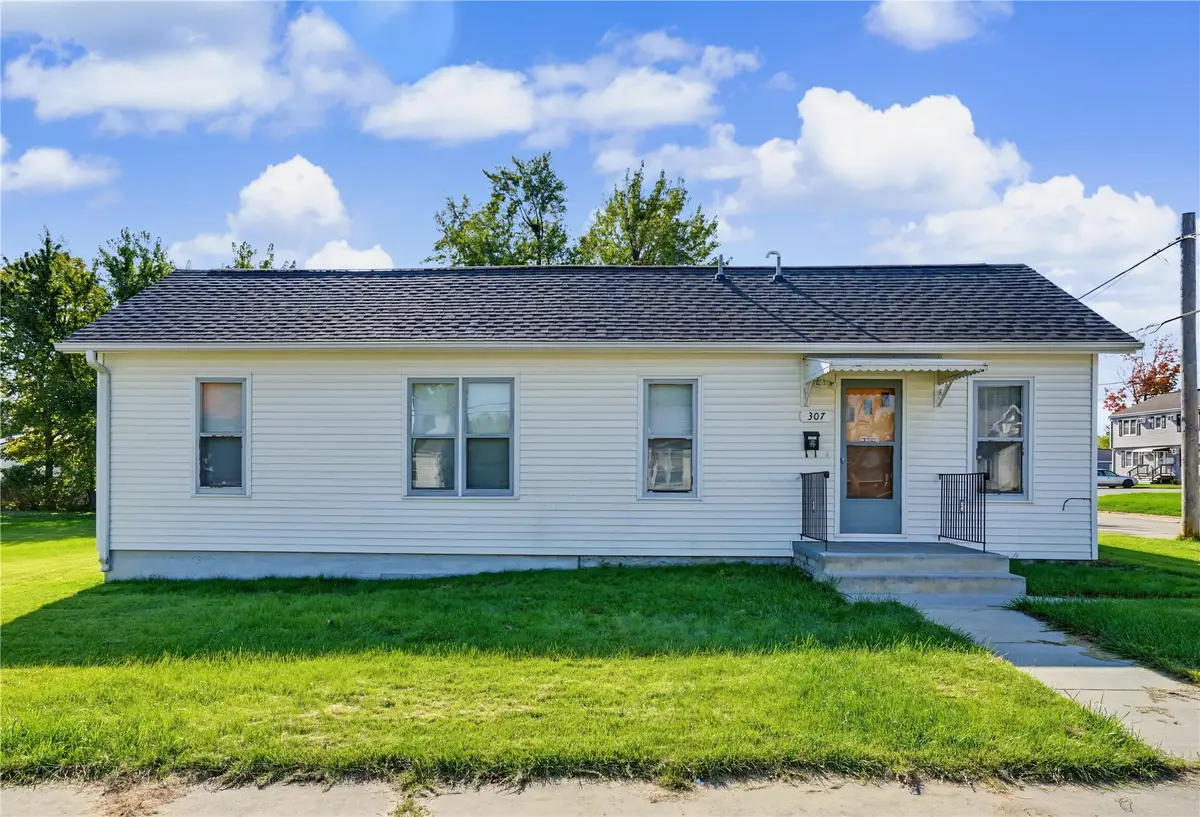 307 9th Avenue, Marion, IA 52302 - #1