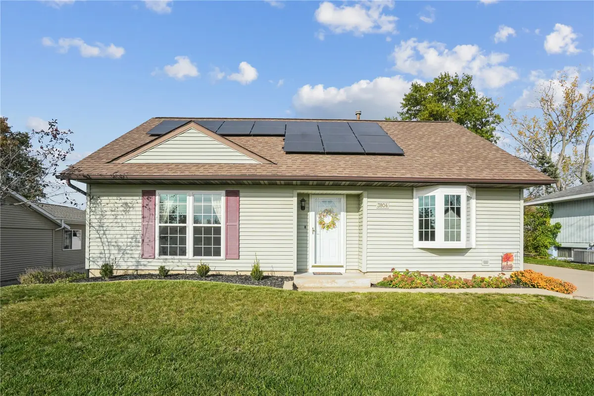 3804 Blue Mound Dr Ne, Cedar Rapids, IA 52402 - #1