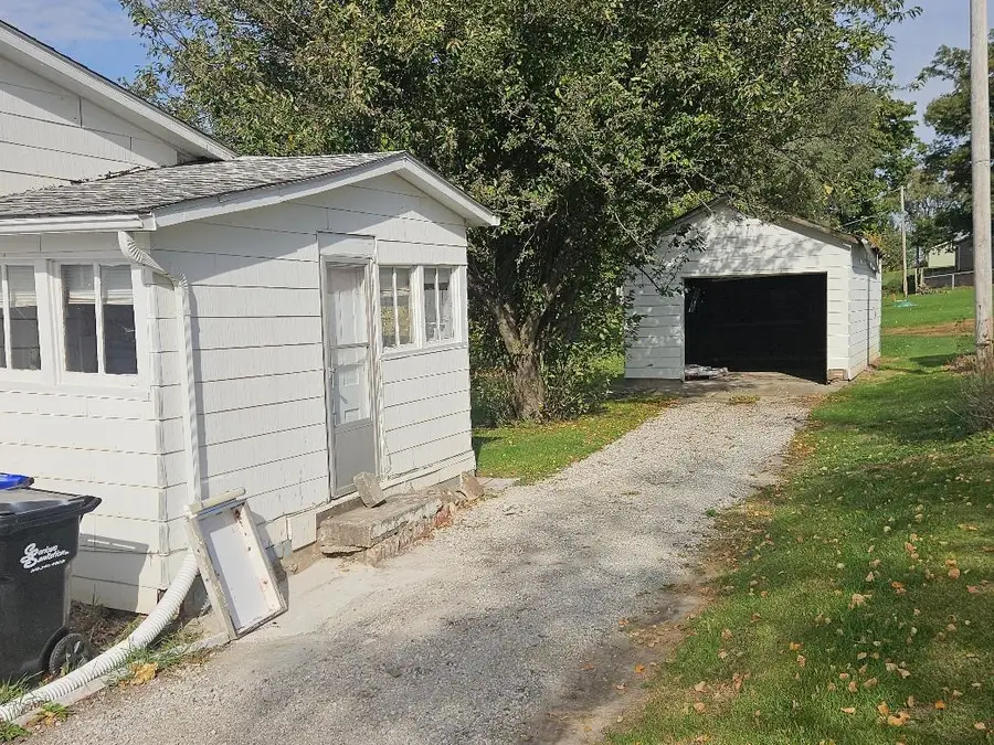 606 16th Street, Belle Plaine, IA 52208 - #3