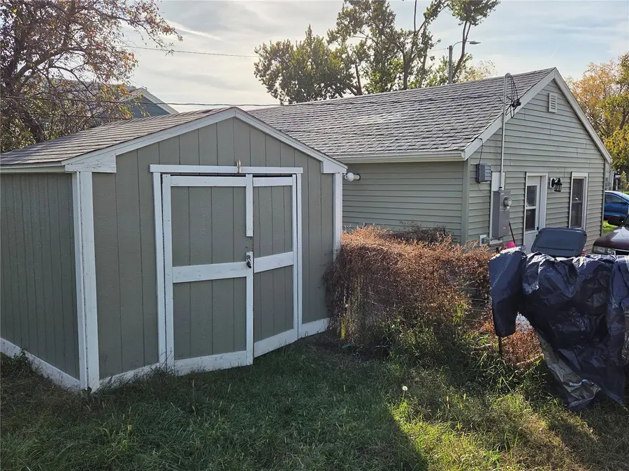 103 3rd Avenue, Hiawatha, IA 52233 - #2