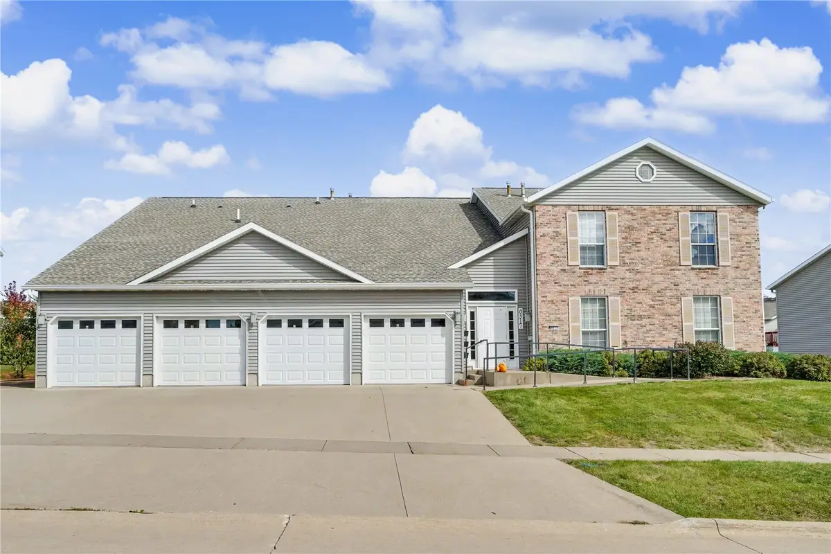 6317 Greenbriar Lane Sw #D, Cedar Rapids, IA 52404 - #1