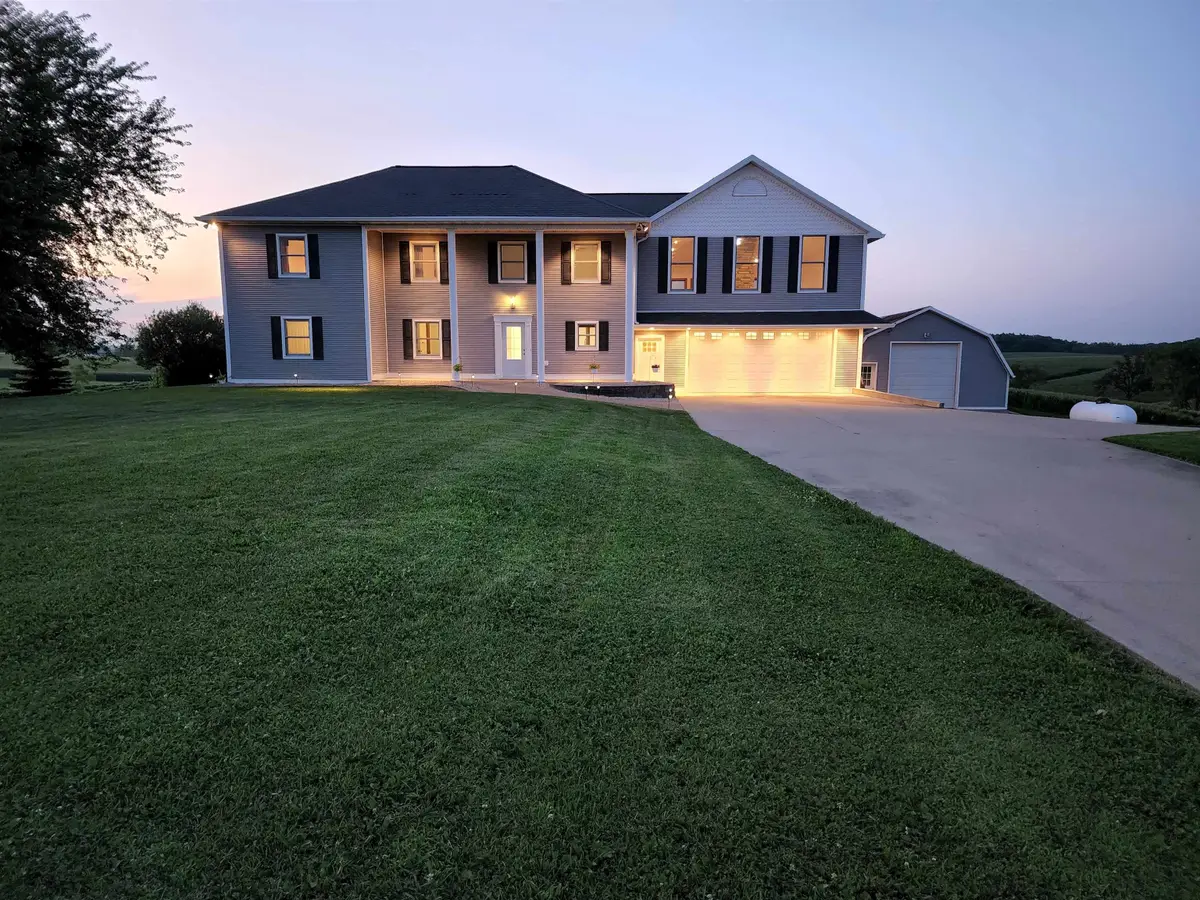 9933 Laudeville Road, Dubuque, IA 52003 - Image #1