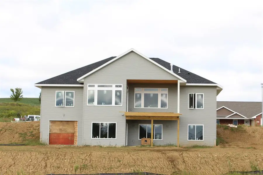 2251 Eldie Drive, Dubuque, IA 52002 - Image #2