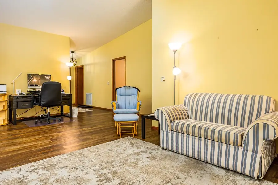 2275 Pasadena Drive, Dubuque, IA 52001 - Image #3