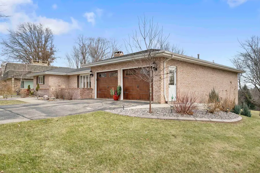 16428 Country Club Drive, Peosta, IA 52068 - Image #2