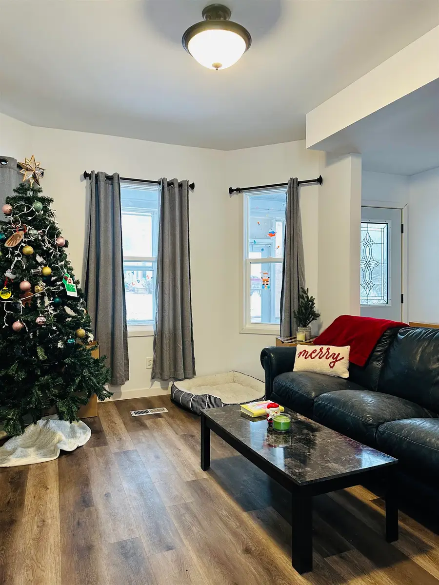 493 Kaufmann Avenue, Dubuque, IA 52001 - Image #2