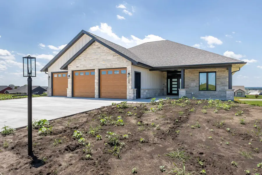 136 Jack Oak Drive SE, Cascade, IA 52033 - Image #2