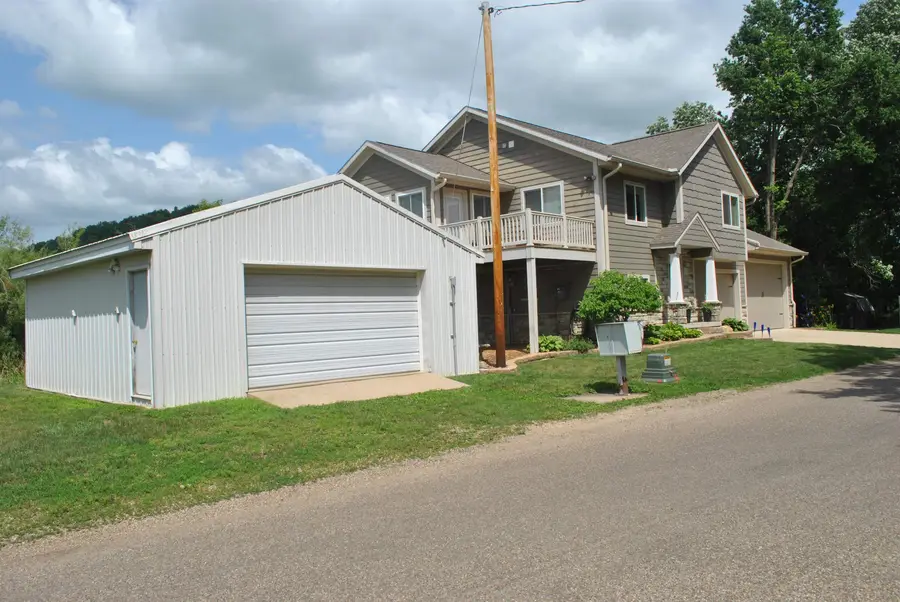 405 Timberlane Road, Guttenberg, IA 52052 - Image #2