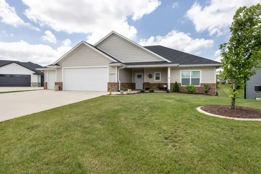 2207 Eldie Drive, Asbury, IA 52002 - Image #2