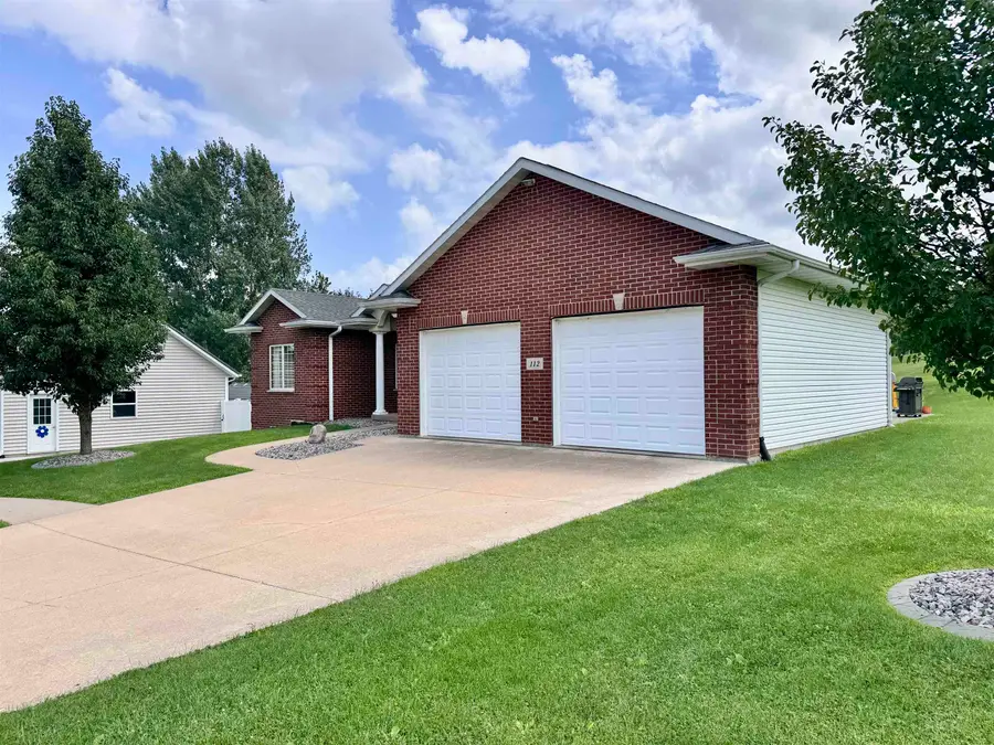 112 Sunrise Court, Bellevue, IA 52031 - Image #2