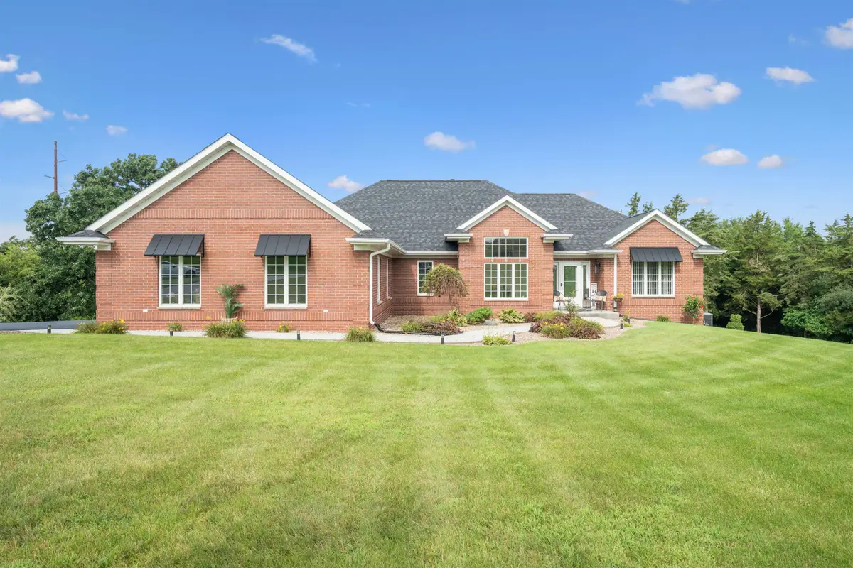 14200 Starr Pass, Dubuque, IA 52002 - #1