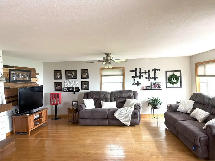 17234 Balltown Road, Sherrill, IA 52073 - Image #3