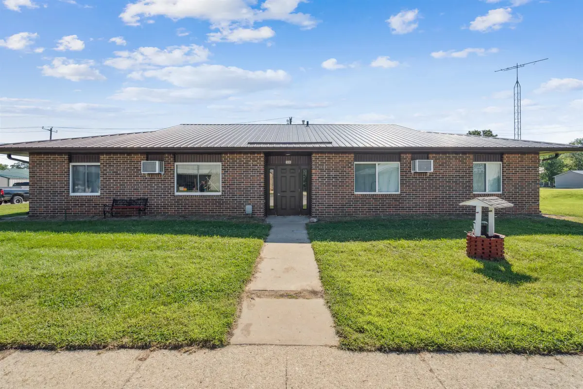 108 S Center Street, Dundee, IA 52038 - Image #1