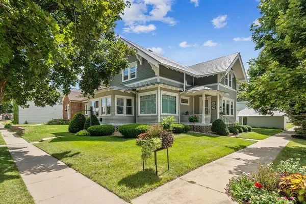 327 W 1st Avenue, Dyersville, IA 52040