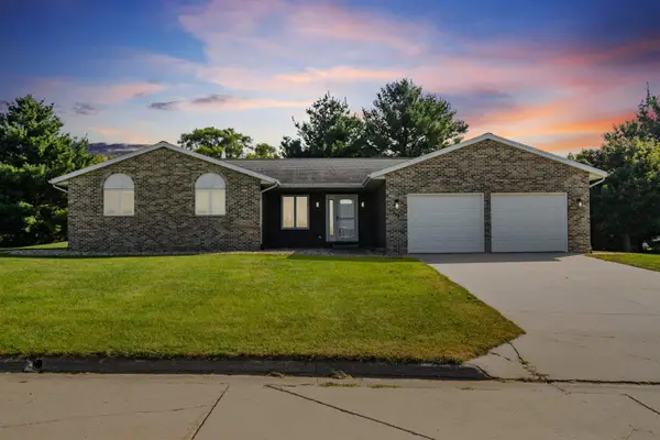 209 Woods Edge Drive, Edgewood, IA 52042