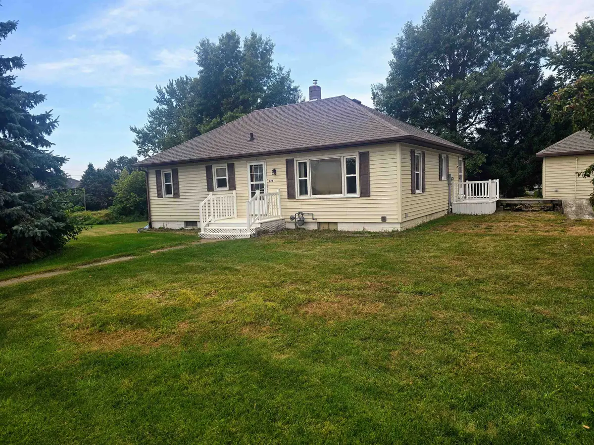 629 Lilac Lane, Peosta, IA 52068 - Image #1