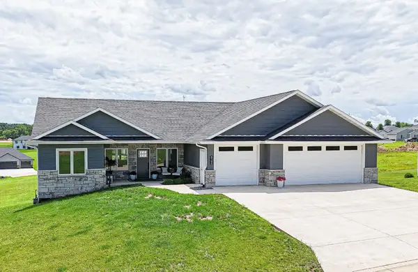 8166 Tegan Drive, Peosta, IA 52068