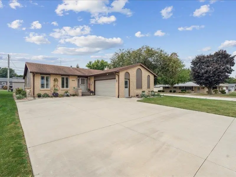 1403 E First Avenue, Dyersville, IA 52040 - Image #1