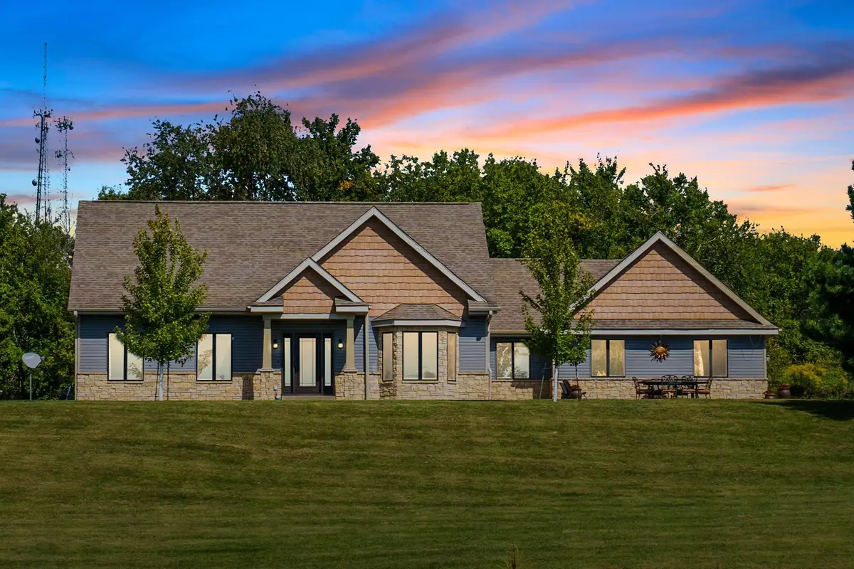 9012 Cottonwood Drive, Galena, IL 61036 - Image #1