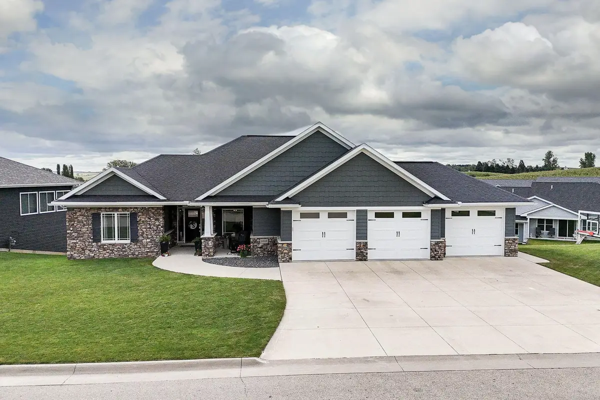 1013 Clare Court, Cascade, IA 52033 - Image #1
