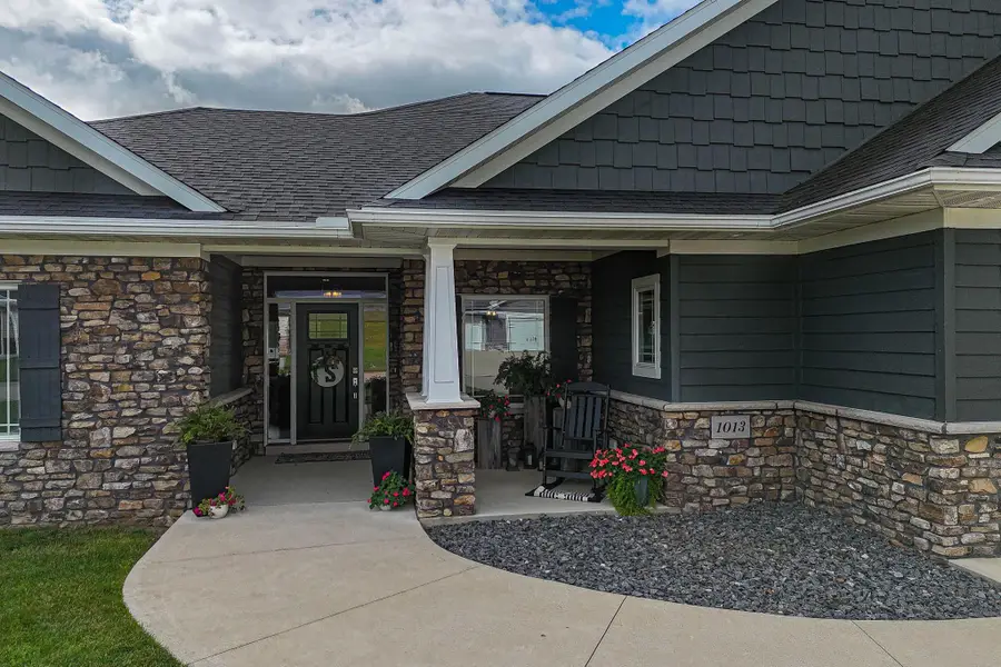 1013 Clare Court, Cascade, IA 52033 - Image #2