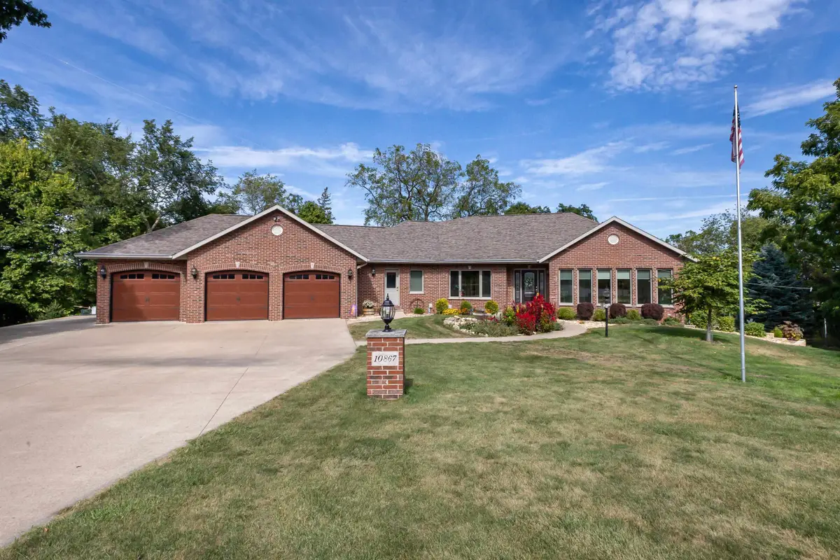 10867 Golden Oaks Drive, Dubuque, IA 52003 - Image #1